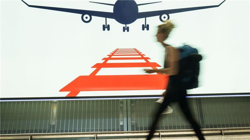 Am Frankfurter Flughafen arbeiten Bahn und Airlines auch zusammen. (Symbolbild)
