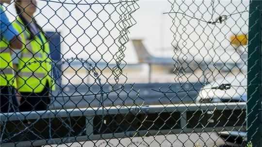 Am Frankfurter Flughafen läuft der Betrieb nach der Störaktion von Klimaaktivisten inzwischen wieder normal. 