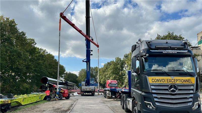 Am Fredenbecker Bahnhof wurden die Rohre vom Zug auf Lkw umgeladen und so zu den Lagerplätzen transportiert.