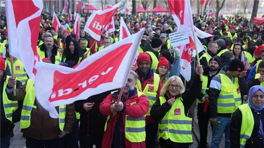 Am Freitag findet ein bundesweiter ÖPNV-Warnstreik von Verdi in Kooperation mit Fridays for Future unter dem Motto #Wirfahrenzusammen statt.