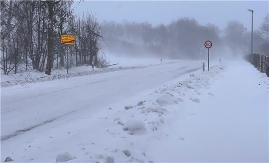 Am Freitag und Samstag kann es auf den Straßen im Kreis Stade weiterhin glatt sein.