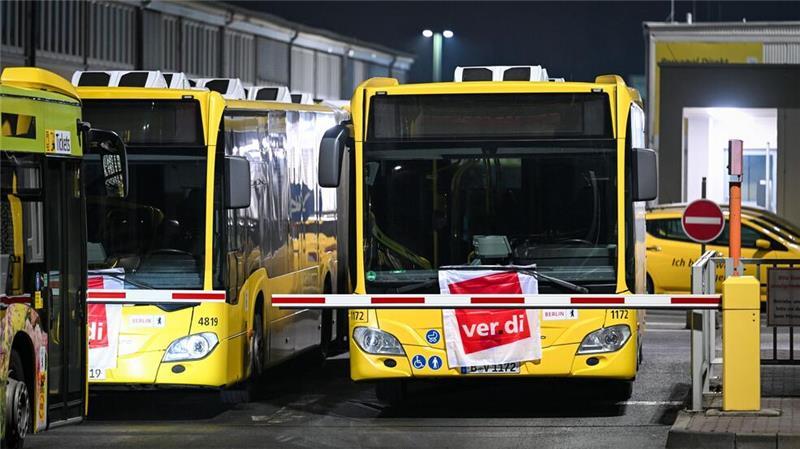 Am Freitag wird in mehreren Bundesländern der Nahverkehr bestreikt. (Symbolbild) 