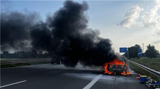 Am Freitagmorgen brannte ein Auto vollständig aus.