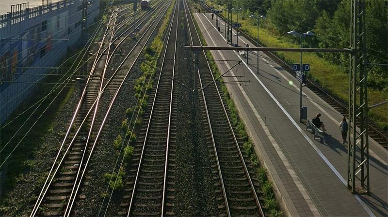 Am Freitagmorgen ist am Stader Bahnhof keine Bahn zu sehen.