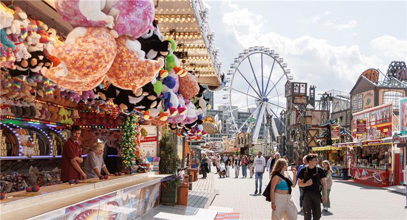Großer Andrang zum Start des Hamburger Sommerdoms Am Freitagnachmittag startet der Sommerdom in Hamburg.
