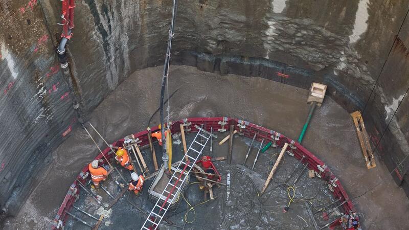 Am Fuße des Zielschachts soll die Tunnelbohrmaschine noch in diesem Jahr durchbrechen.