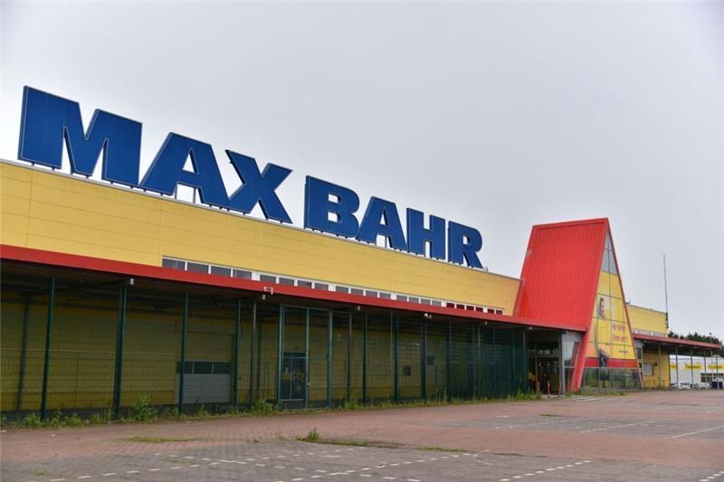 Am Haddorfer Grenzweg in der Nähe von Media Markt und Marktkauf will sich der Discounter Poco in den leer stehenden Gebäuden des ehemaligen Baumarktes Max Bahr niederlassen. Foto Beneke