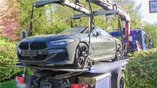 Am Haken: Zollfahnder stellten den BMW sicher, noch teurer war aber der Ford.