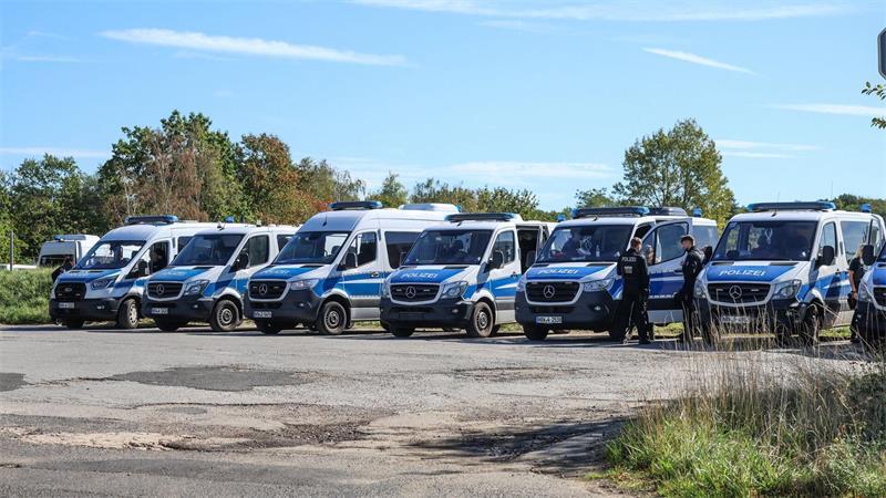 Am Hambacher Forst läuft ein Großeinsatz der Polizei.