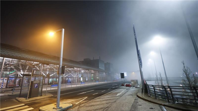 Am Hamburger Flughafen fallen am Montag die Flüge aus.