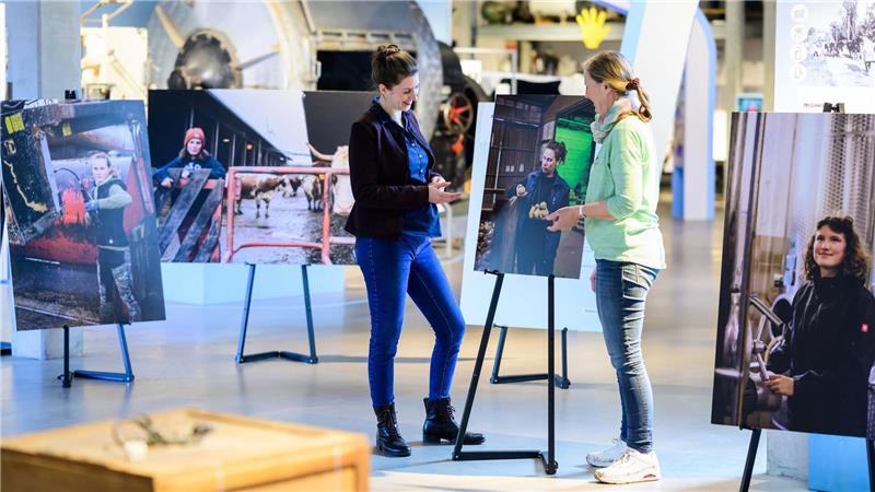 Kiekeberg-Museum zeigt Alltag von Landwirtinnen im Porträt Am Kiekeberg ist eine Foto-Galerie zu Frauen in der Landwirtschaft zu sehen.