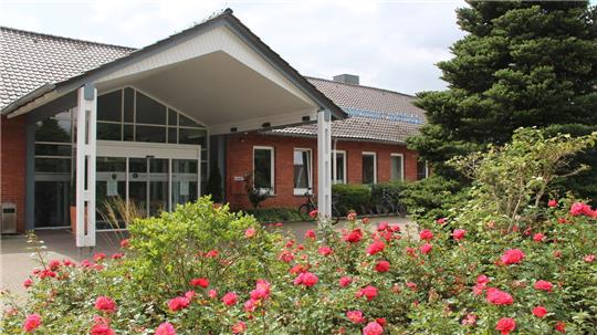 Am Krankenhaus Land Hadeln in Otterndorf machen sich in der Belegschaft Zukuftsängste breit. Foto: Kramp