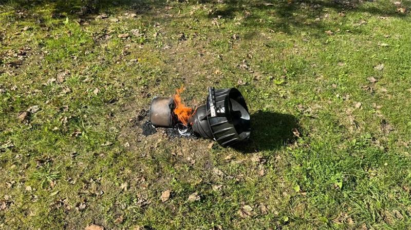 Am Kreidesee Hemmoor gerät der Akku des Tauchscooters in Brand.