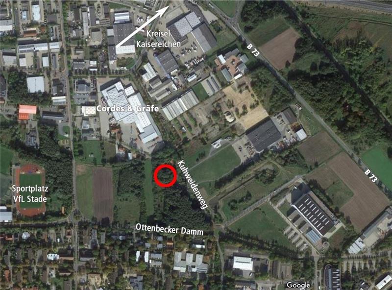 Bombensuche in Stade-Süd geht weiter Am Kuhweidenweg war schon im Bereich der Kleingärten nach einer Bombe gesucht worden, ohne Erfolg. Jetzt ist der angrenzende Wald dran.