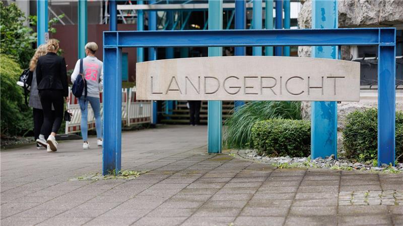 Am Landgericht Bielefeld beginnt ein Prozess gegen eine Schleuserbande, die Frauen und Transmenschen aus Thailand geholt haben sollen. (Archivbild)
