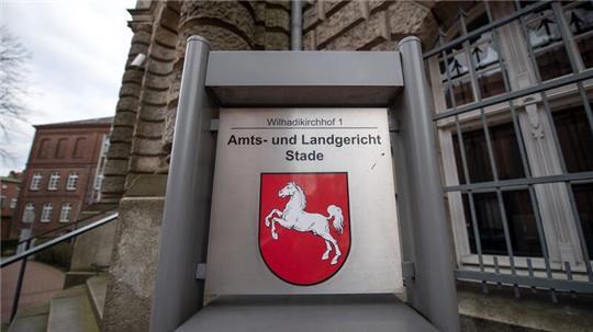Am Landgericht Stade hat am Montag ein Prozess gegen eine 33-Jährige begonnen.