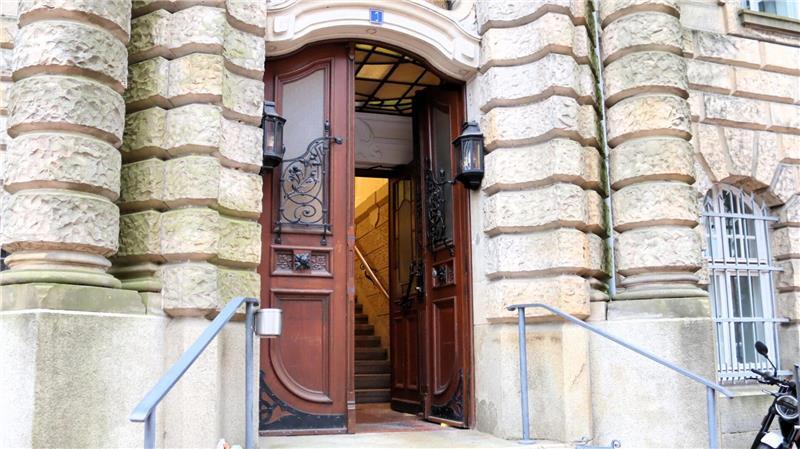 Am Landgericht Stade läuft aktuell der Prozess gegen einen Mann aus Gyhum, der in der Nacht zum 24. September 2025 seine Lebensgefährtin getötet haben soll.