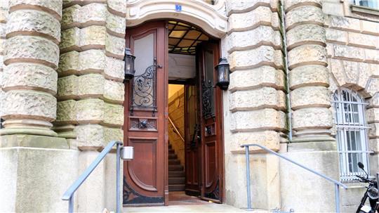 Am Landgericht Stade läuft aktuell der Prozess gegen einen Mann aus Gyhum, der in der Nacht zum 24. September 2025 seine Lebensgefährtin getötet haben soll.