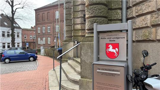 Am Landgericht Stade läuft der Prozess gegen einen Mann aus Gyhum, der seine Lebensgefährtin getötet haben soll. Am dritten Prozesstag ging es um die Beziehung des 34-Jährigen zu seiner Lebensgefährtin.