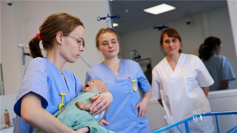 Am Mittwoch eröffnete die Hochschule mit dem „HealthLab“ einen interaktiven Übungsraum für Studierende. 