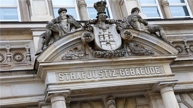 Mann stirbt in Badewanne - Pflegerin vor Gericht Am Mittwoch startet in Hamburg der Prozess gegen eine 29-jährige Frau wegen fahrlässiger Tötung in einer Pflegeeinrichtung. (Symbolbild)