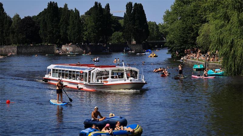 Am Mittwoch und Donnerstag werden in Norddeutschland hochsommerliche Temperaturen erwartet. (Symbolbild)