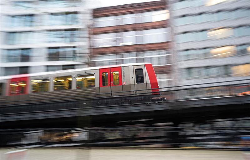 Streckenabschnitt auf Hamburger U-Bahnlinien U4 und U2 gesperrt Am Mittwoch werden in Hamburg der U-Bahn- sowie der Busverkehr bestreikt. Foto: Daniel Reinhardt/dpa