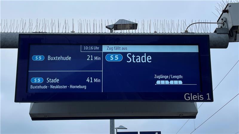 Ausfälle und Busersatzverkehr: S-Bahn-Störung im Kreis Stade behoben Am Mittwochvormittag verkehrten die S-Bahnen der Linie S5 von und nach Stade nur im 40-Minuten-Takt.