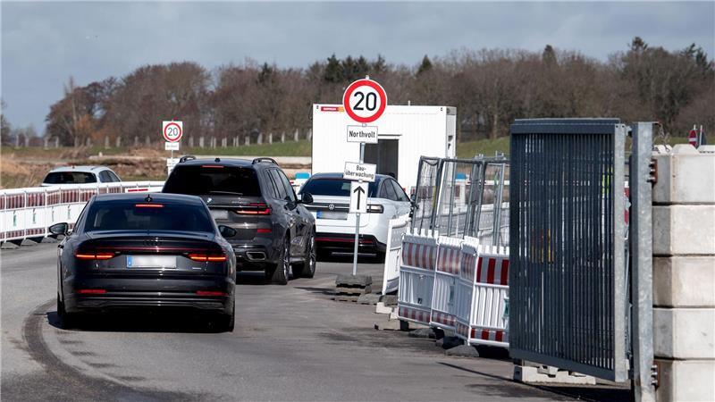 Am Montag fuhr eine Besuchsdelegation auf das Gelände bei Heide. 