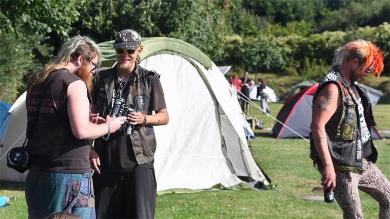 Demos und Dosenbier: Punk-Camp auf Sylt gestartet Am Montag ist auf Sylt das Punk-Protestcamp gestartet.