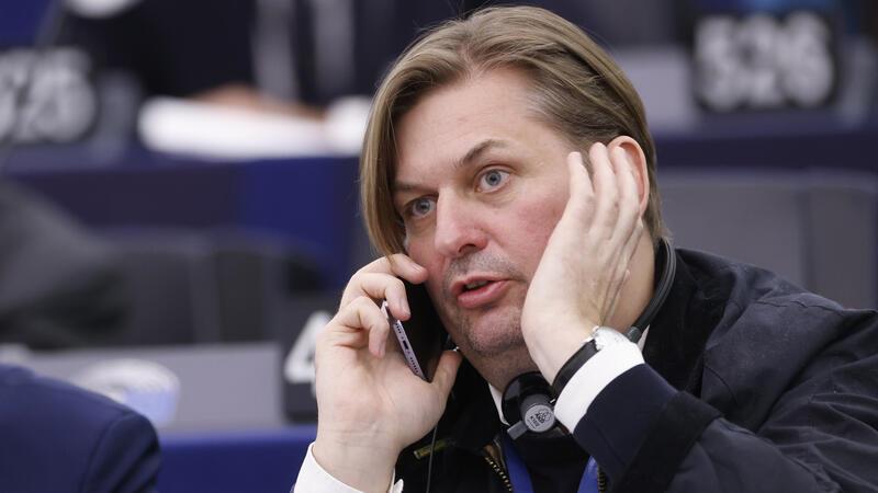 Am Montag ist ein Mitarbeiter des deutschen AfD-Europaabgeordneten Maximilian Krah laut Sicherheitskreisen wegen des Verdachts der Spionage für China festgenommen worden.