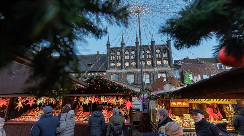 Am Montag öffnen die Weihnachtsmärkte in Lübeck in die Saison (Symbolbild)