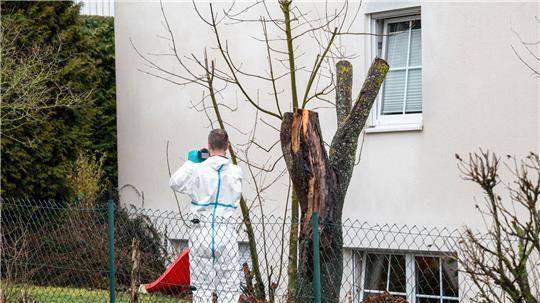 Am Montag waren Spezialisten der Spurensicherung am Haus im Einsatz.