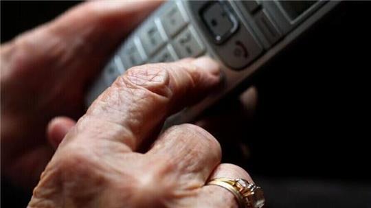 Am Montagabend erhielt eine 89-jährige Cuxhavenerin einen beängstigenden Anruf von vermeintlichen Polizeibeamten.