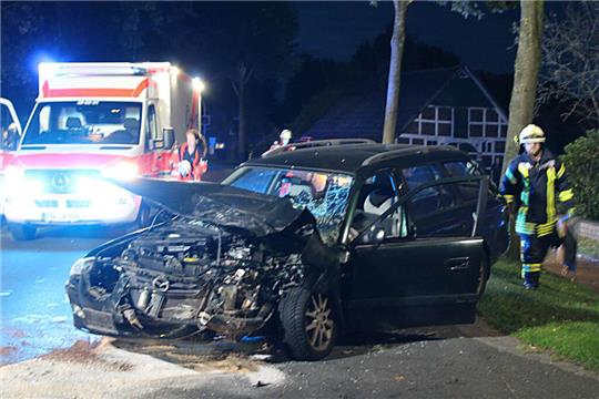 Am Montagabend sind in Wangersen ein Mazda und ein Milchtankwagen kollidiert. Foto: Bockelmann