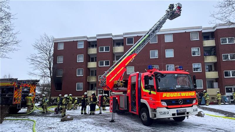 Am Montagmittag brach in einer Wohnung an der Grünendeicher Straße ein Feuer aus.