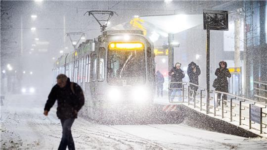 Am Morgen ist der Nahverkehr in Hannover weiterhin massiv eingeschränkt. (Symbolbild)