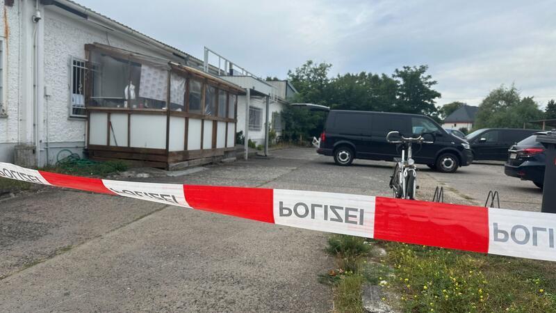 Schlag gegen Islamisten: Brandenburg verbietet Moscheeverein Am Morgen rückt die Polizei nicht nur zum IZF aus.