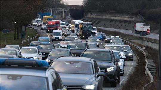 Am Morgen staute es sich noch auf der A7.