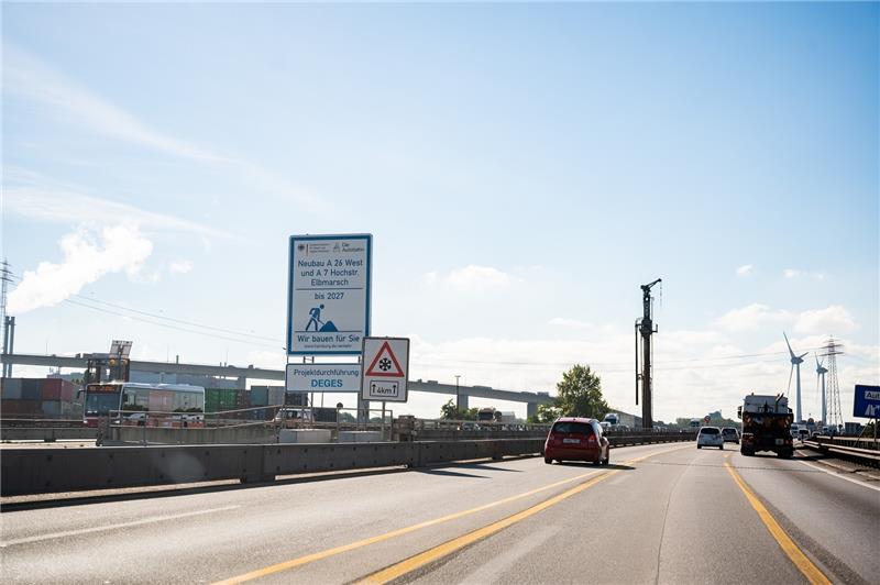 Am Neubau der A26-West wird bereits gearbeitet. Foto: Daniel Reinhardt/dpa