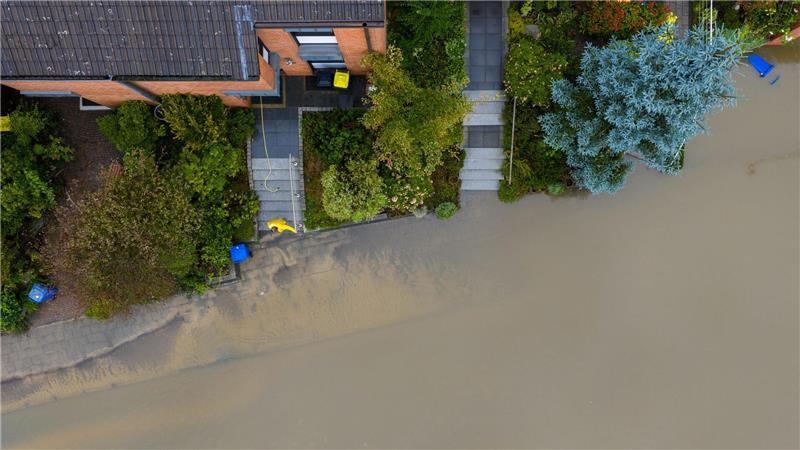 Am Niederrhein verwandelten sich Straßen in Wasserlandschaften. 