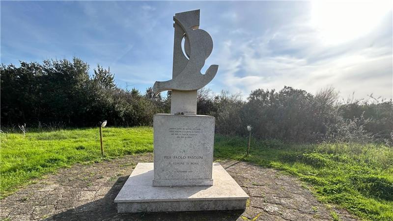 Mord an Pasolini beschäftigt Italien noch immer Am Ort des Verbrechens erinnert ein Denkmal an den Regisseur. (Archivbild)