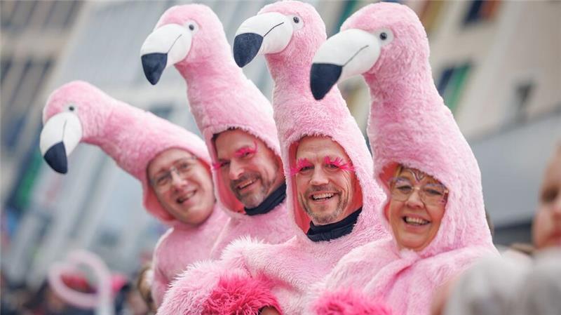 Am „Ossensamstag“ zieht ein großer Karnevalsumzug durch Osnabrück.