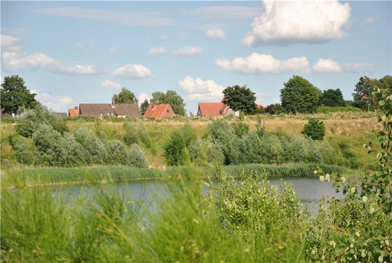 Wohnbebauung am Baggersee wird zum Wahlkampfthema Am Osthang, hoch über dem Baggersee am Schragenberg, sind Wohnhäuser geplant. Foto: Lohmann