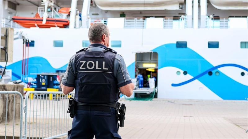 „Wir haben es nicht gewusst“: Zoll kontrolliert AIDA-Passagiere Am Ostseekai legen regelmäßig Kreuzfahrtschiffe an.