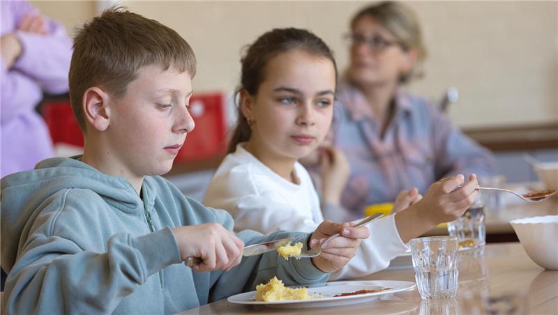 Am Projekttag essen die Kinder erstmals zusammen zu Mittag.