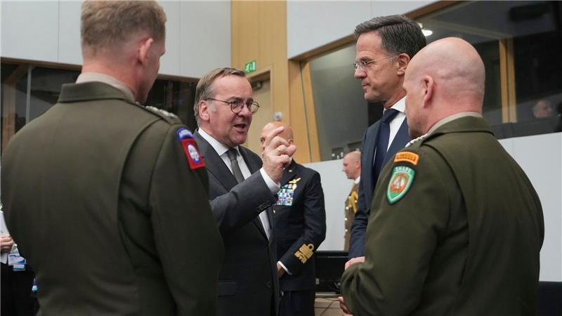 Am Rande eines Treffens der sogenannten Ukraine-Kontaktgruppe in Brüssel kündigte Pistorius einen neuen Anlauf für die internationale Verstärkung und Aufrechterhaltung der ukrainischen Flugabwehr an.