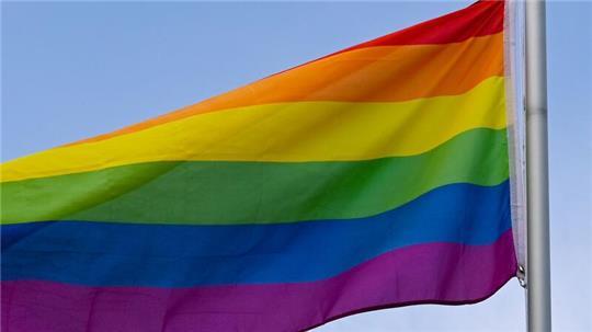 Am Samstag findet in der Gemeinde Wacken (Kreis Steinburg) der erste Christopher Street Day statt. (Symbolfoto)