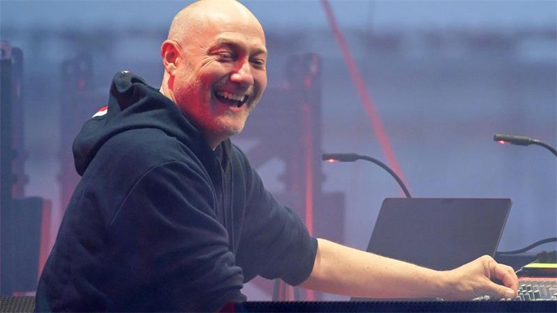 Am Samstag ist in Hamburg ein Konzert mit Techno-Star Paul Kalkbrenner auf einer Open-Air-Bühne geplant. (Archivbild)