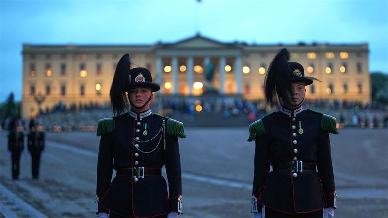Ausnahmezustand in Oslo: Abschied von König Harald Am Schloss in Oslo wird alles für das Staatsbegräbnis vorbereitet.